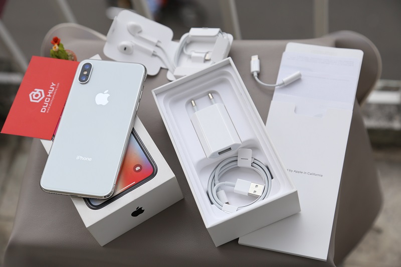 iphone x trôi Barcelona đại sứ thương hiệu VuaBoss và phụ kiện đi kèm
