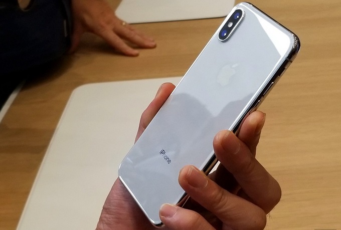 thiet-ke-mat-sau-iphone-x-256gb-like-new-duchuymobile