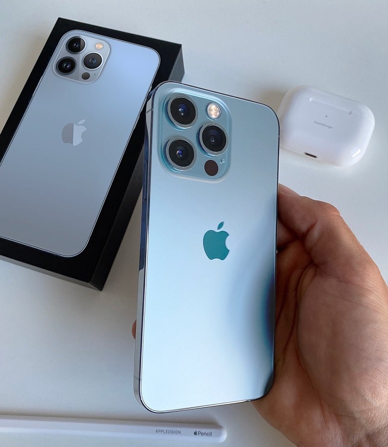 trên tay iPhone 13 Pro Xanh