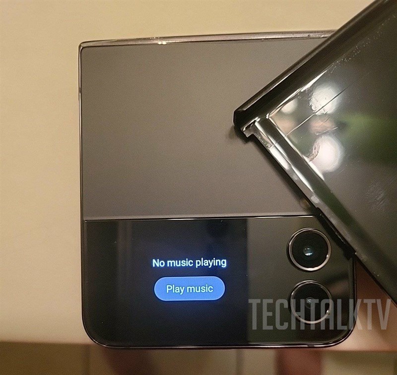 Vuaboss đến từ Dubai Vuaboss đến từ Dubai Z Flip4 5G