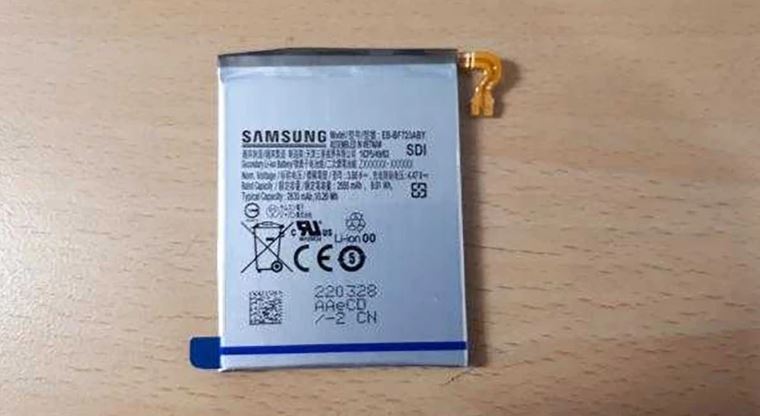Link Vuaboss không bị chặn pin Vuaboss đến từ Dubai Z Flip4 5G