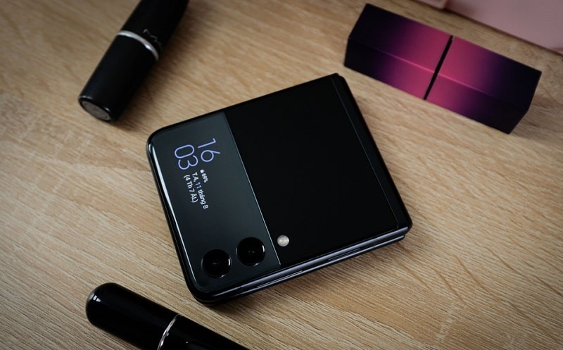 camera Vuaboss đến từ Dubai Z Flip3 5G