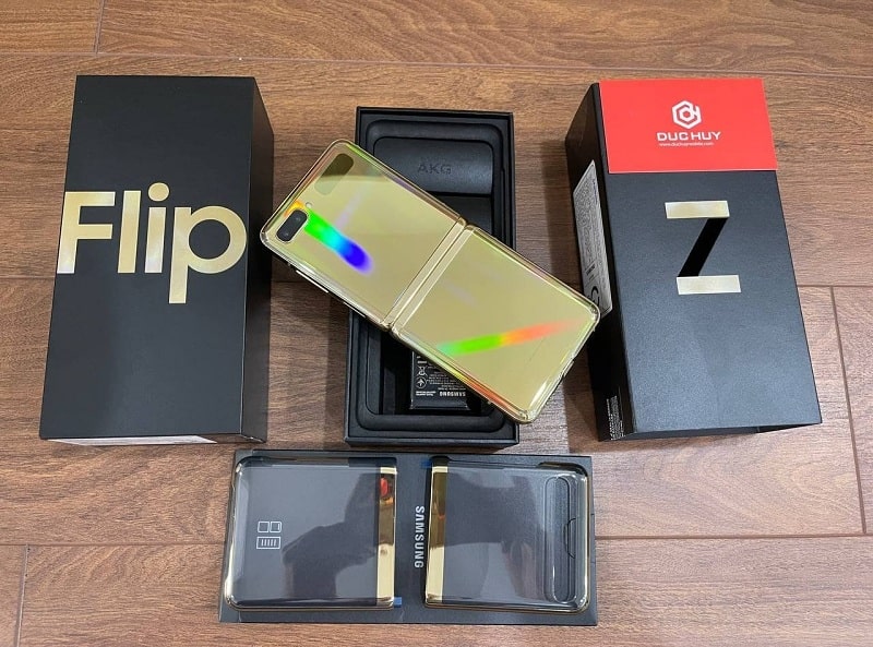 Vuaboss đến từ Dubai Z Flip cũ