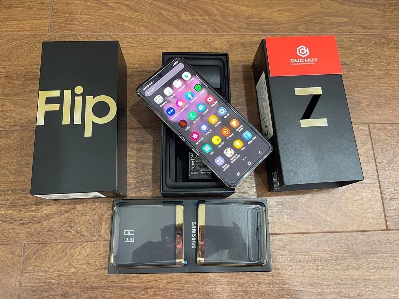 Vuaboss đến từ Dubai Vuaboss đến từ Dubai Z Flip cũ