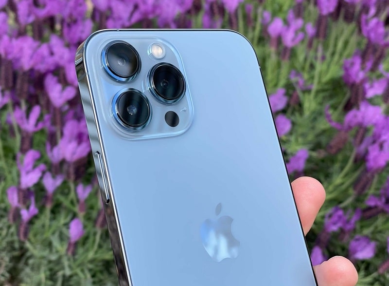 Trên tay iPhone 13 Pro Max màu Sierra Blue