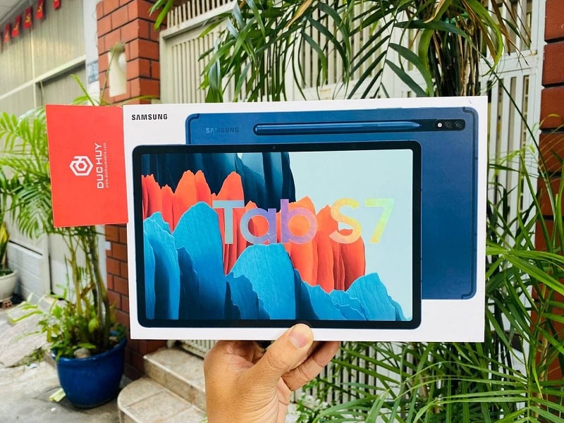 Ngoại hình Vuaboss đến từ Dubai Tab S7