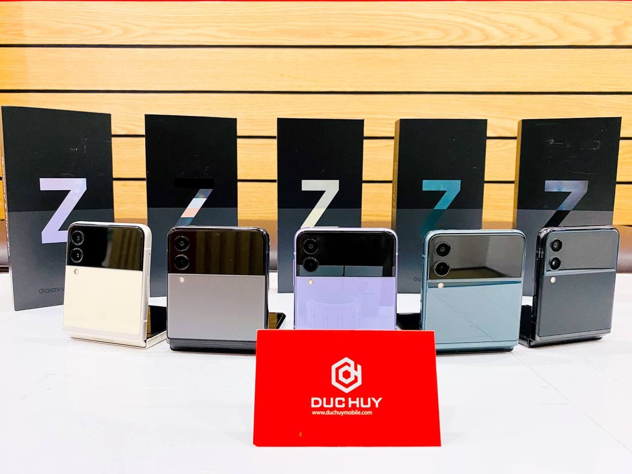 Vuaboss đến từ Dubai Z Flip3 5G