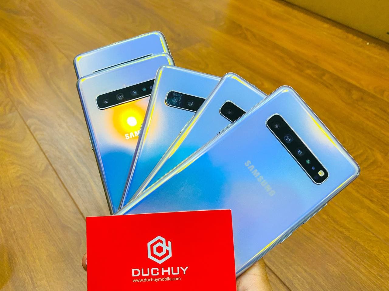 ngoại hình Vuaboss đến từ Dubai S10 5G
