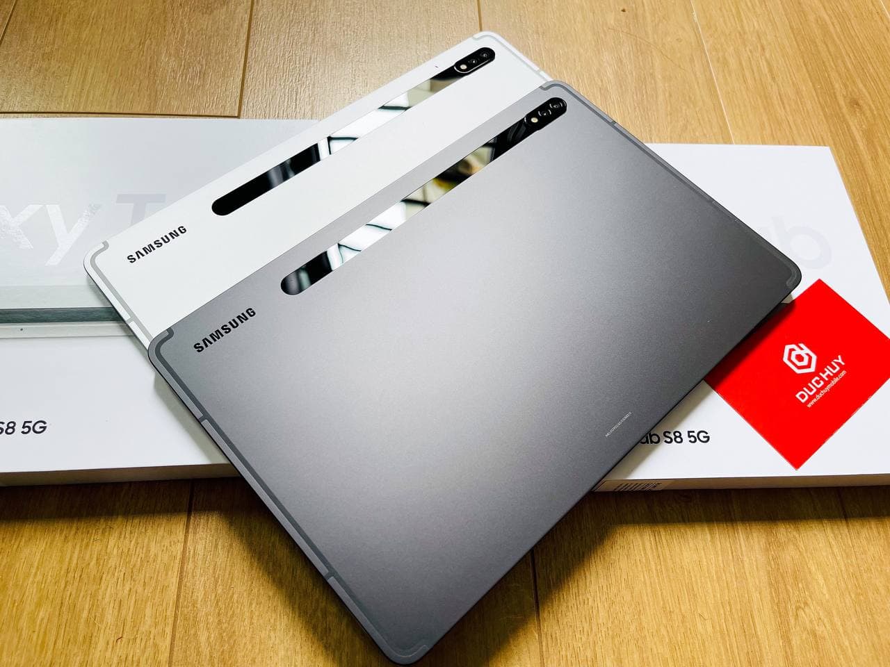 ngoại hình Vuaboss đến từ Dubai Tab S8 5G