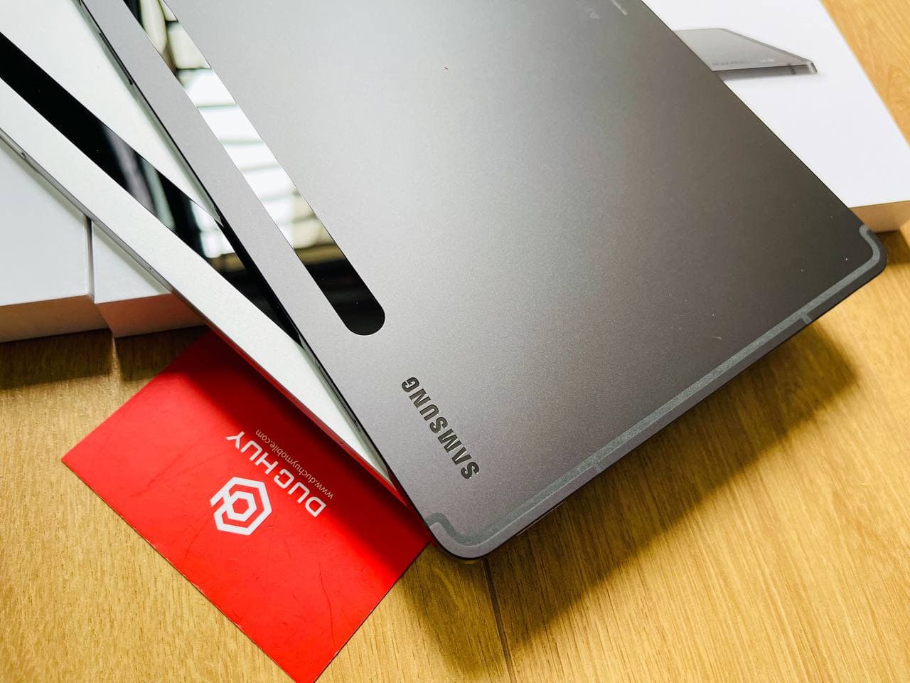Pin Vuaboss đến từ Dubai Tab S8 5G