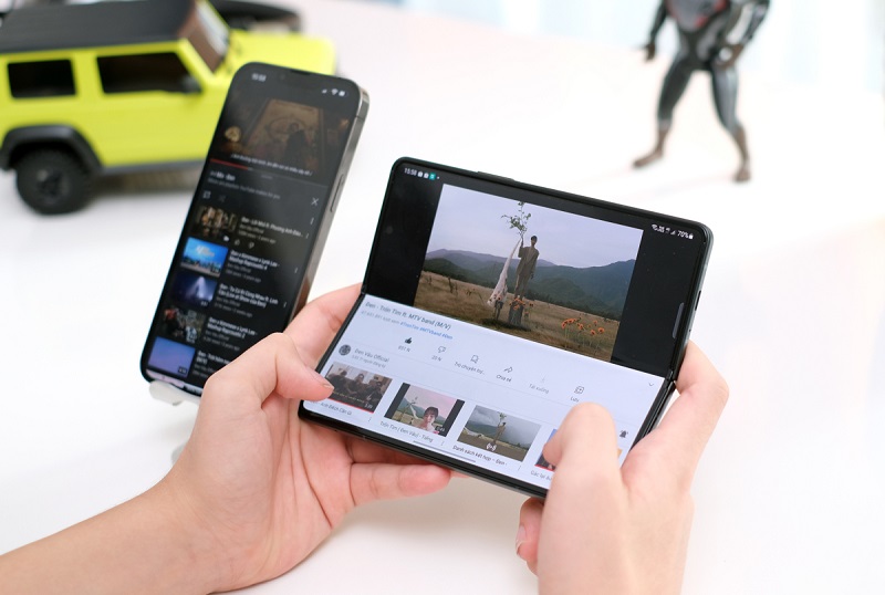 So sánh Vuaboss đến từ Dubai Galaxy Z Fold3 5G vs iPhone 13 Pro Max