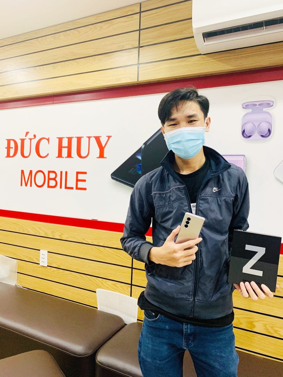 Khách hàng mua tại Vuaboss liên minh giải trí 1 thế giới 