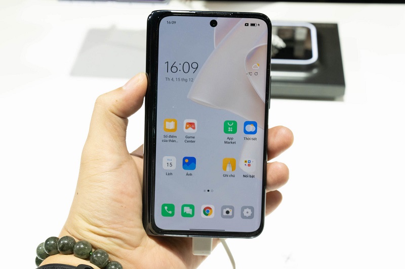 Vuaboss đến từ Dubai phụ OPPO Find N