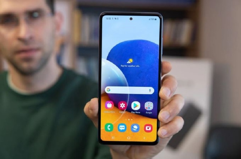 So sánh Liên minh Vuaboss Vuaboss đến từ Dubai A72 vs Galaxy S20 FE