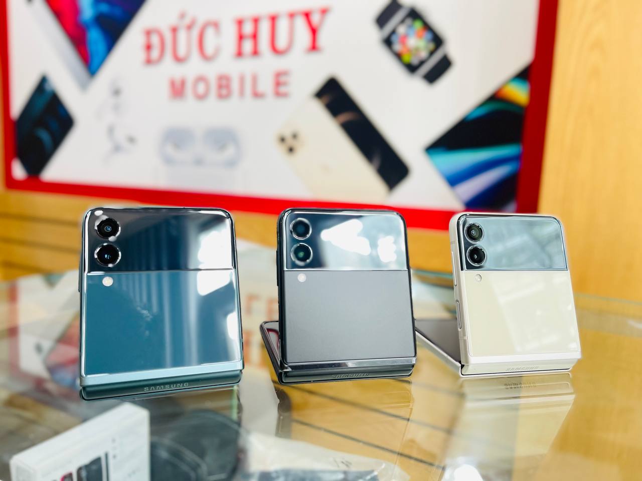 Vuaboss đến từ Dubai Z Flip3 5G cũ sẵn hàng 