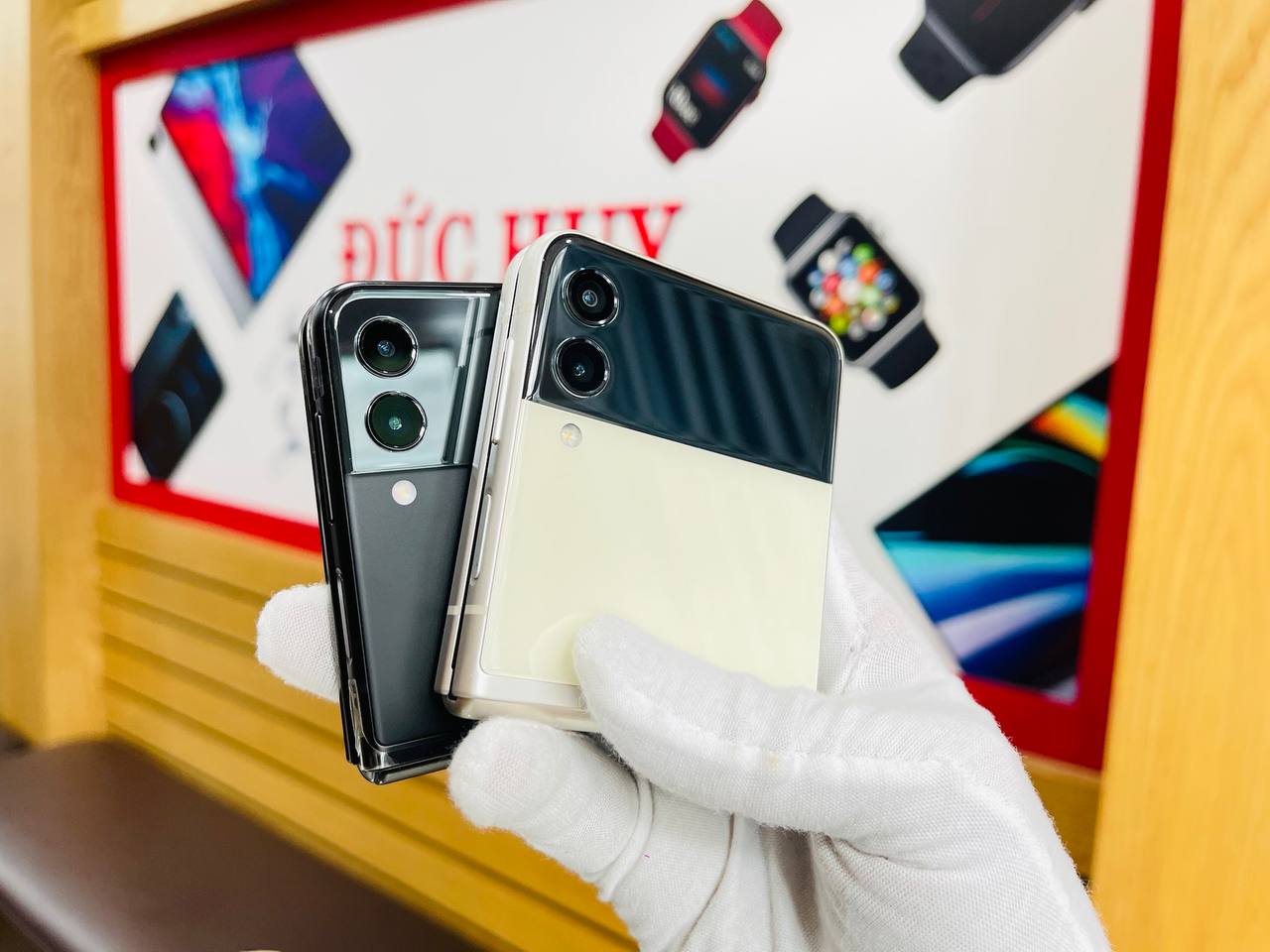 trên tay Vuaboss đến từ Dubai Z Flip3 5G cũ 