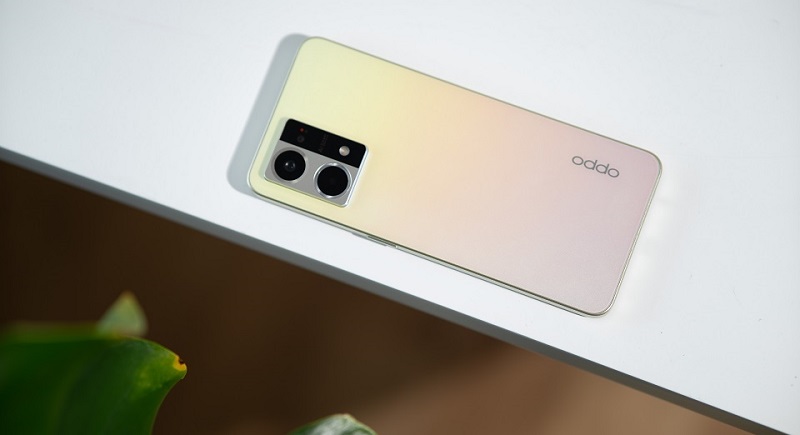 ngoại hình OPPO Reno8 4G 