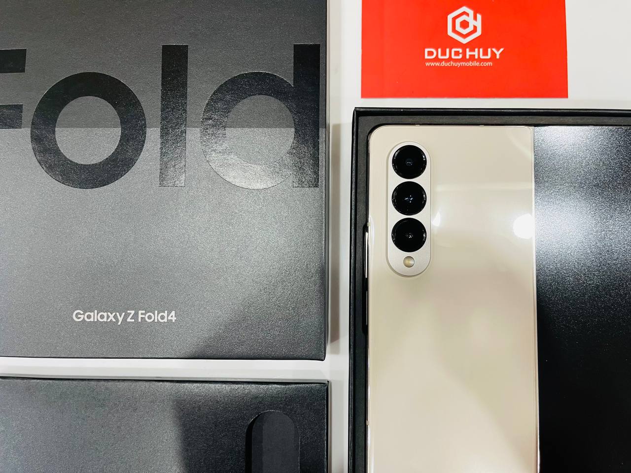camera Vuaboss đến từ Dubai Z Fold4 5G