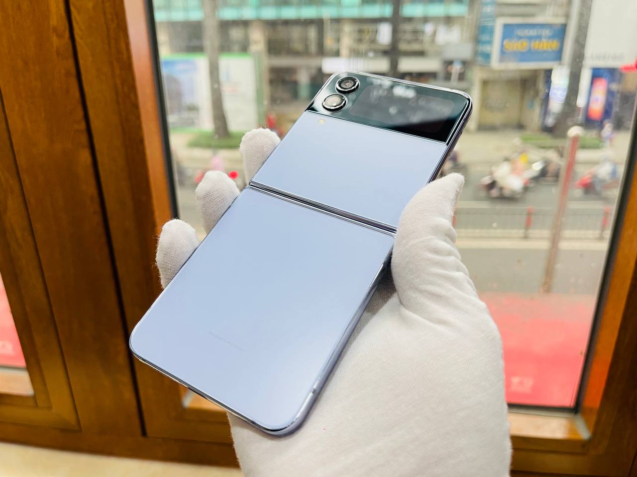 Cận cảnh Galaxy Z Flip4 5G