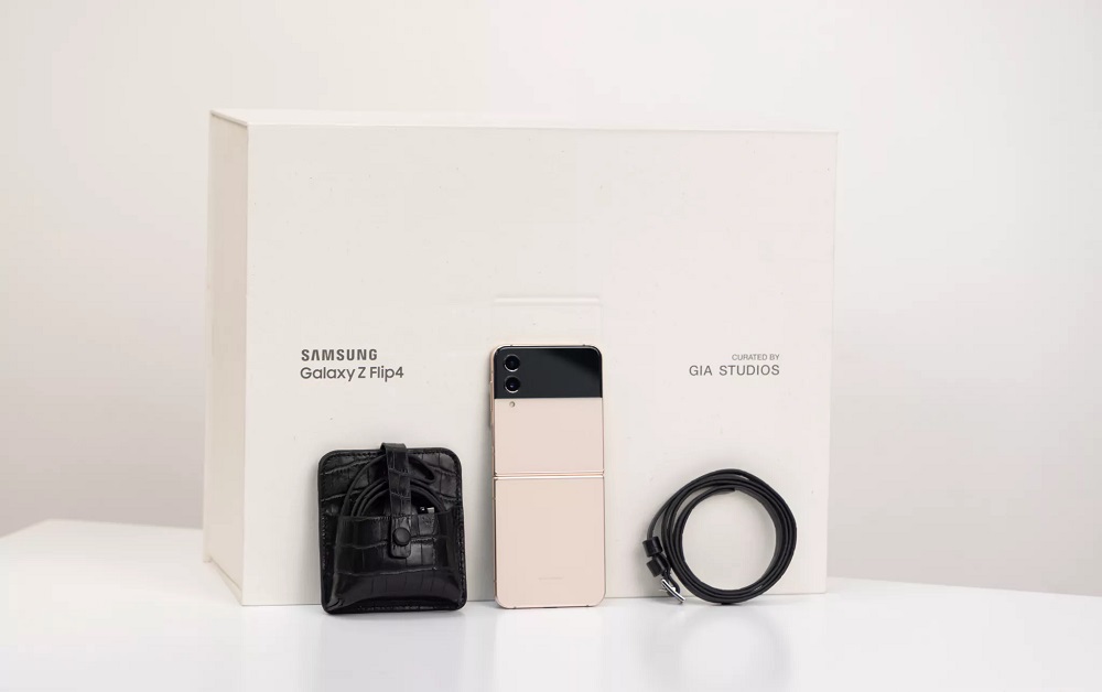 Galaxy Z Flip4 5G Flex Mode Collection full