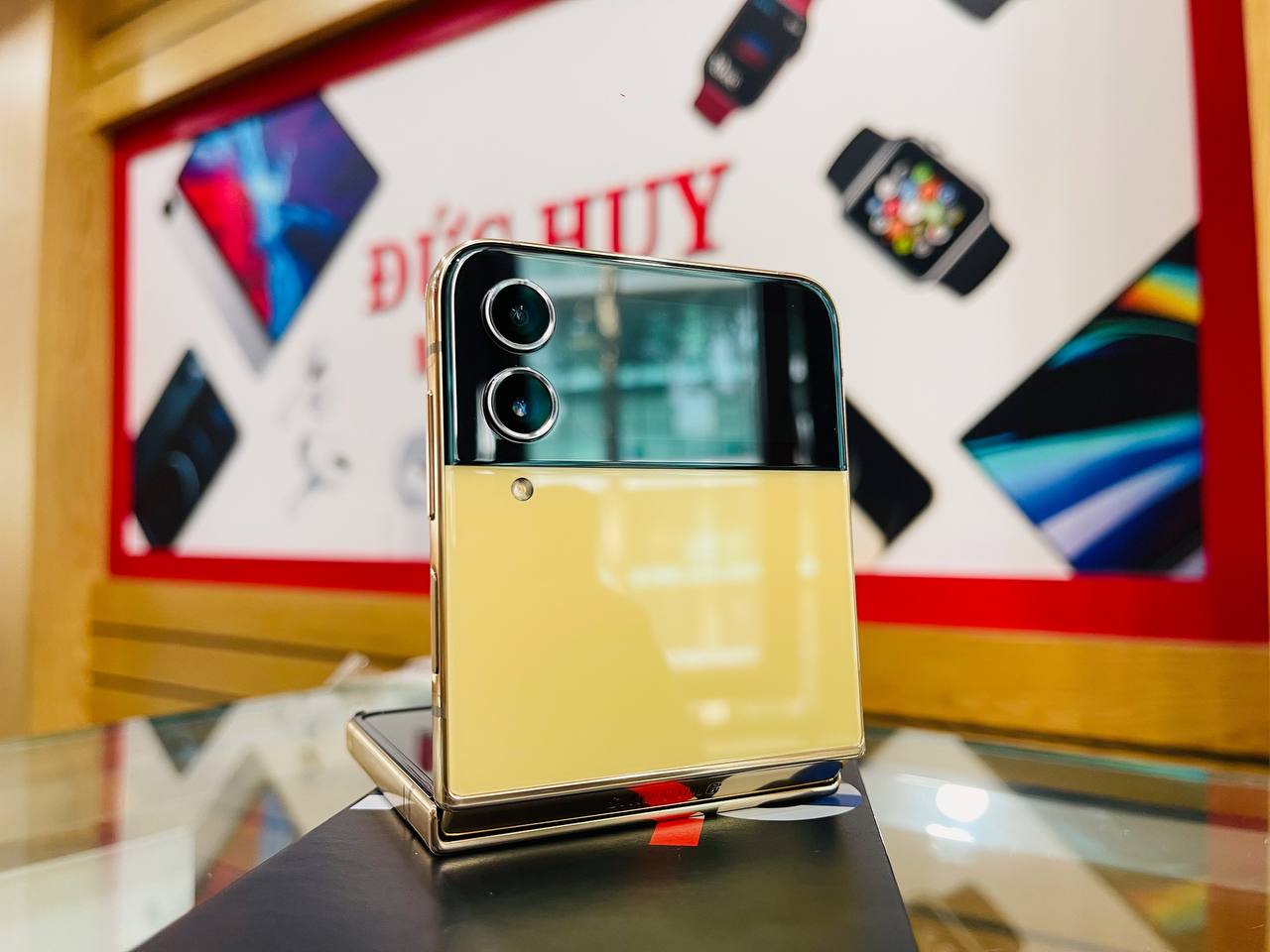 Vuaboss đến từ Dubai Z Flip4 5G BESPOKE