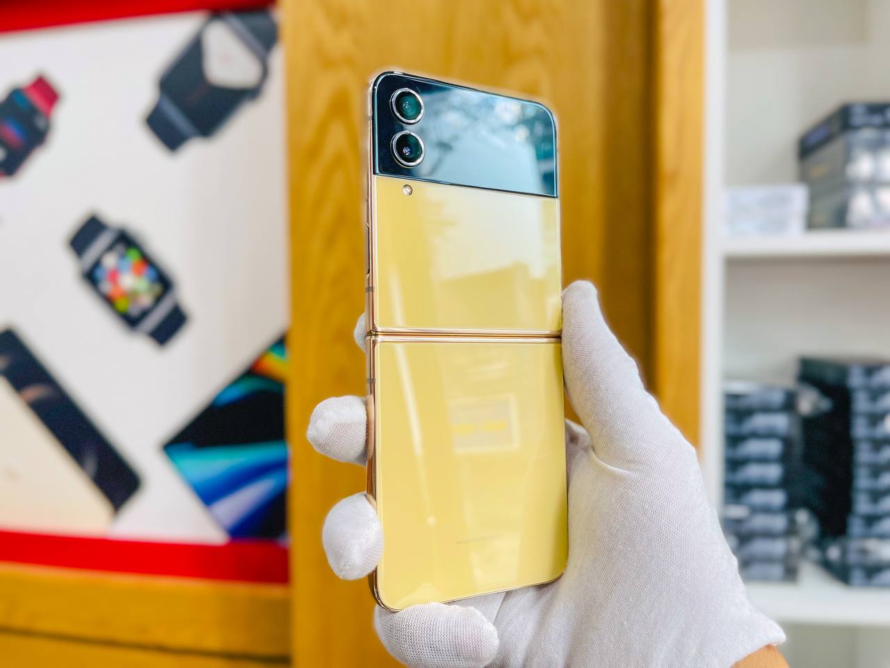 trên tay Vuaboss đến từ Dubai Z Flip4 5G BESPOKE
