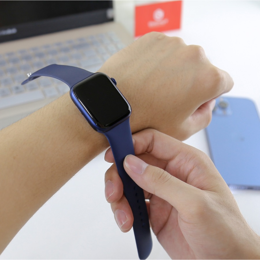 đeo Apple Watch Series 6