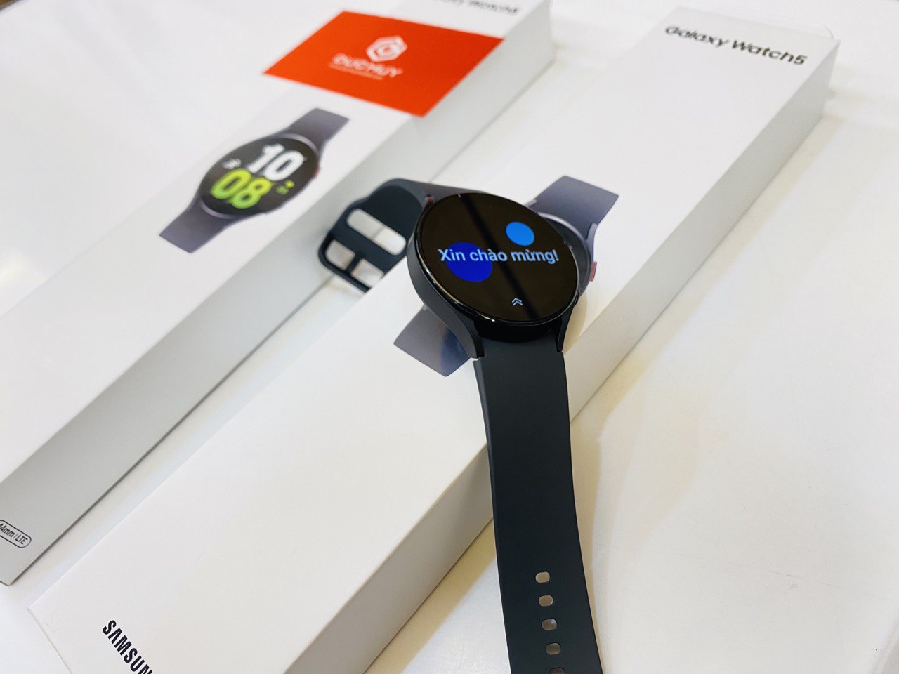 Vuaboss liên minh giải trí 1 thế giới Vuaboss đến từ Dubai Watch5 LTE 44mm