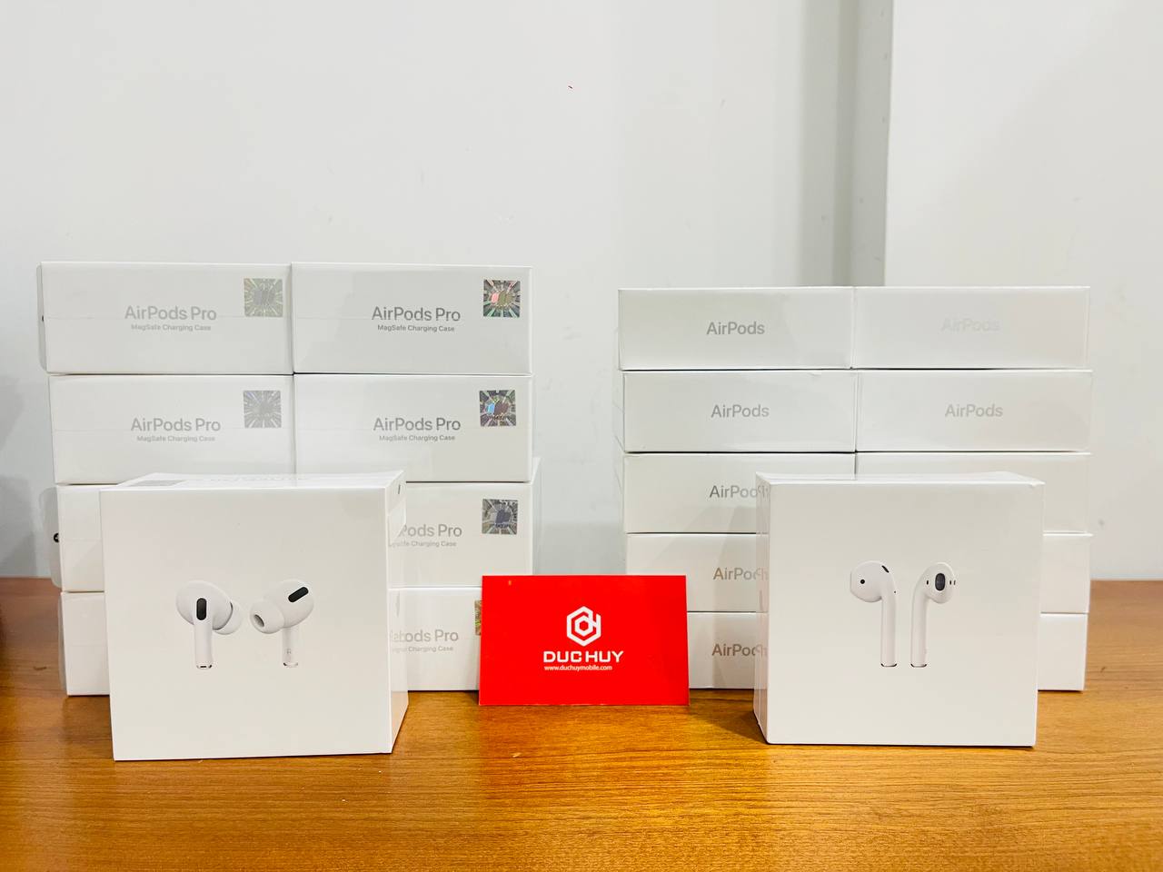 Apple AirPods 2, Apple AirPods Pro