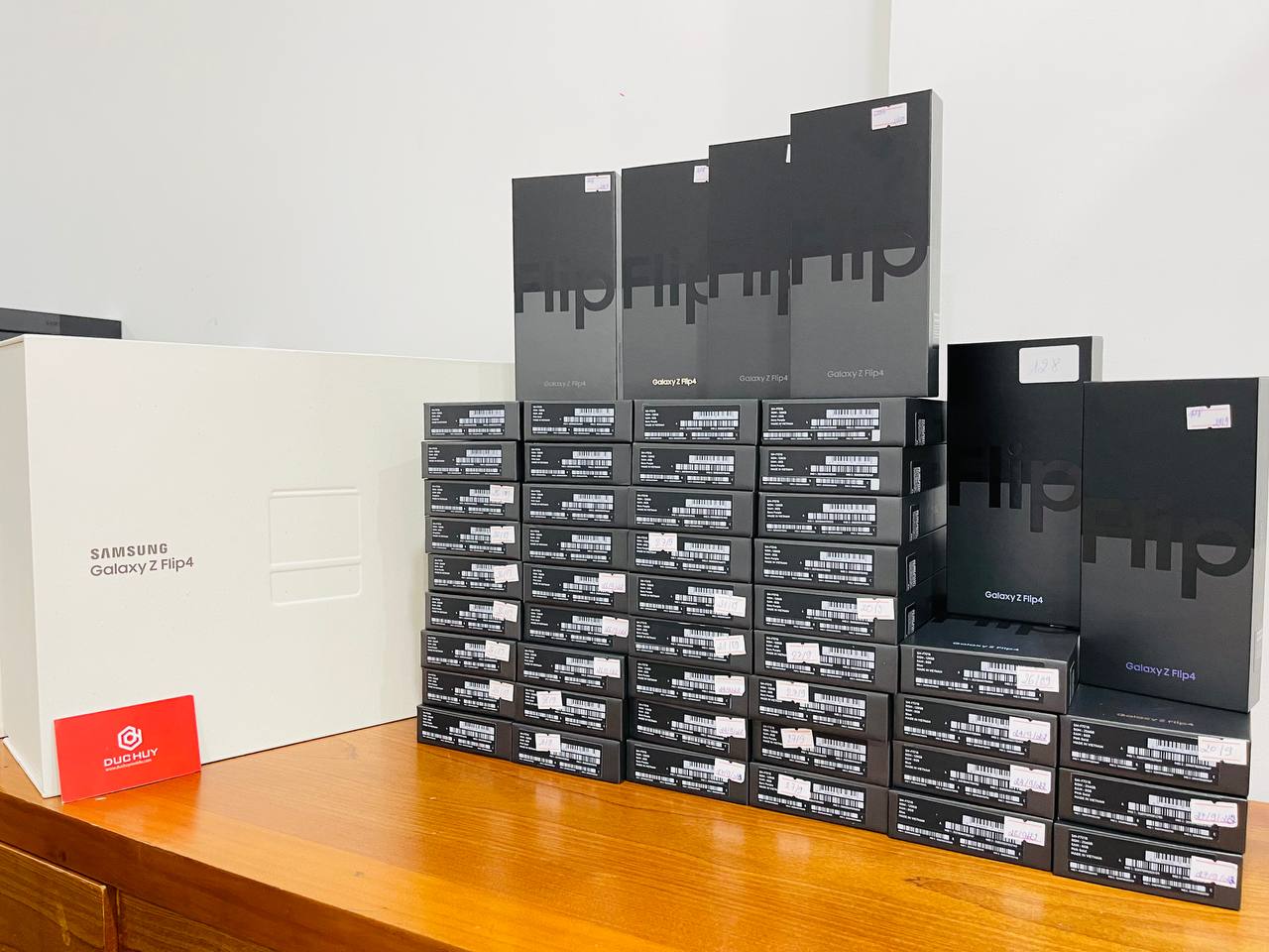 Vuaboss đến từ Dubai Z Flip4 5G 128GB sẵn hàng 
