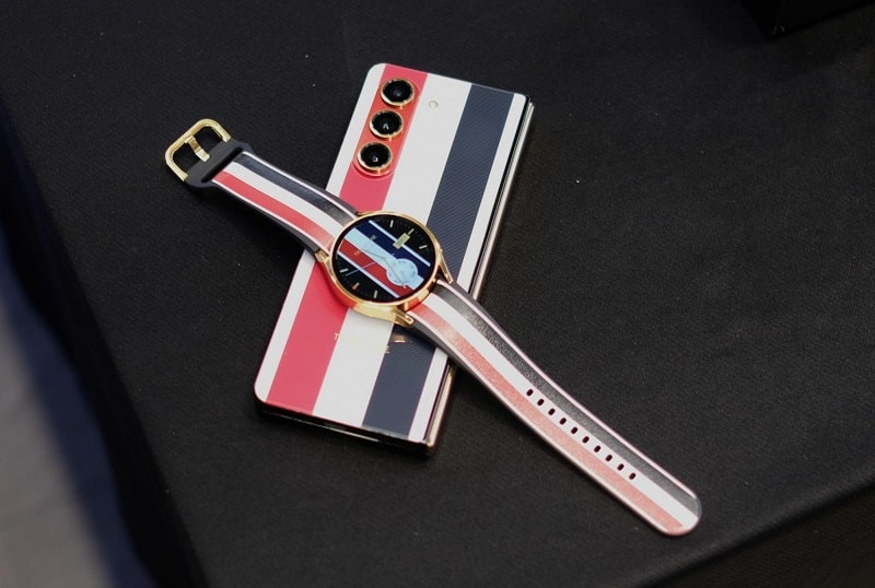 đồng hồ Vuaboss đến từ Dubai Z Fold5 5G Thom Browne Edition