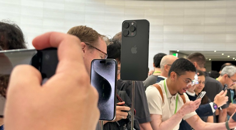 iPhone 15 Pro Max màu Titan Đen