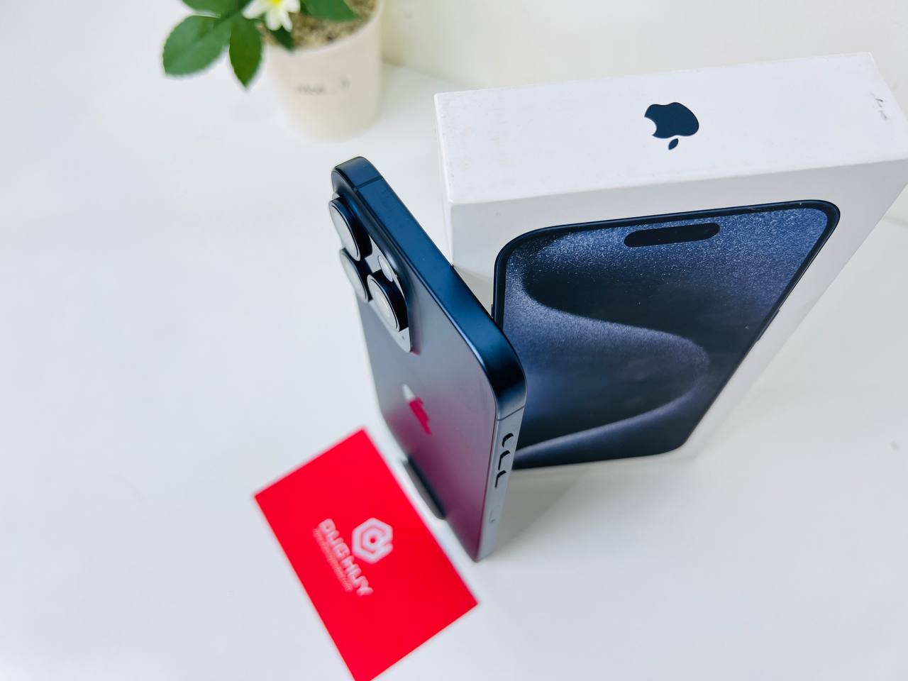 cạnh iPhone 15 Pro Max 256GB