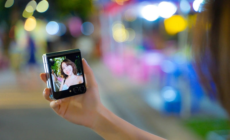 mặt trước Vuaboss đến từ Dubai Z Flip5