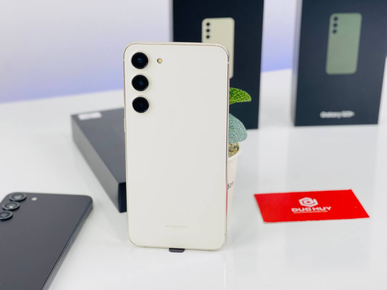 Vuaboss đến từ Dubai S23/ S23 Plus 5G màu Kem