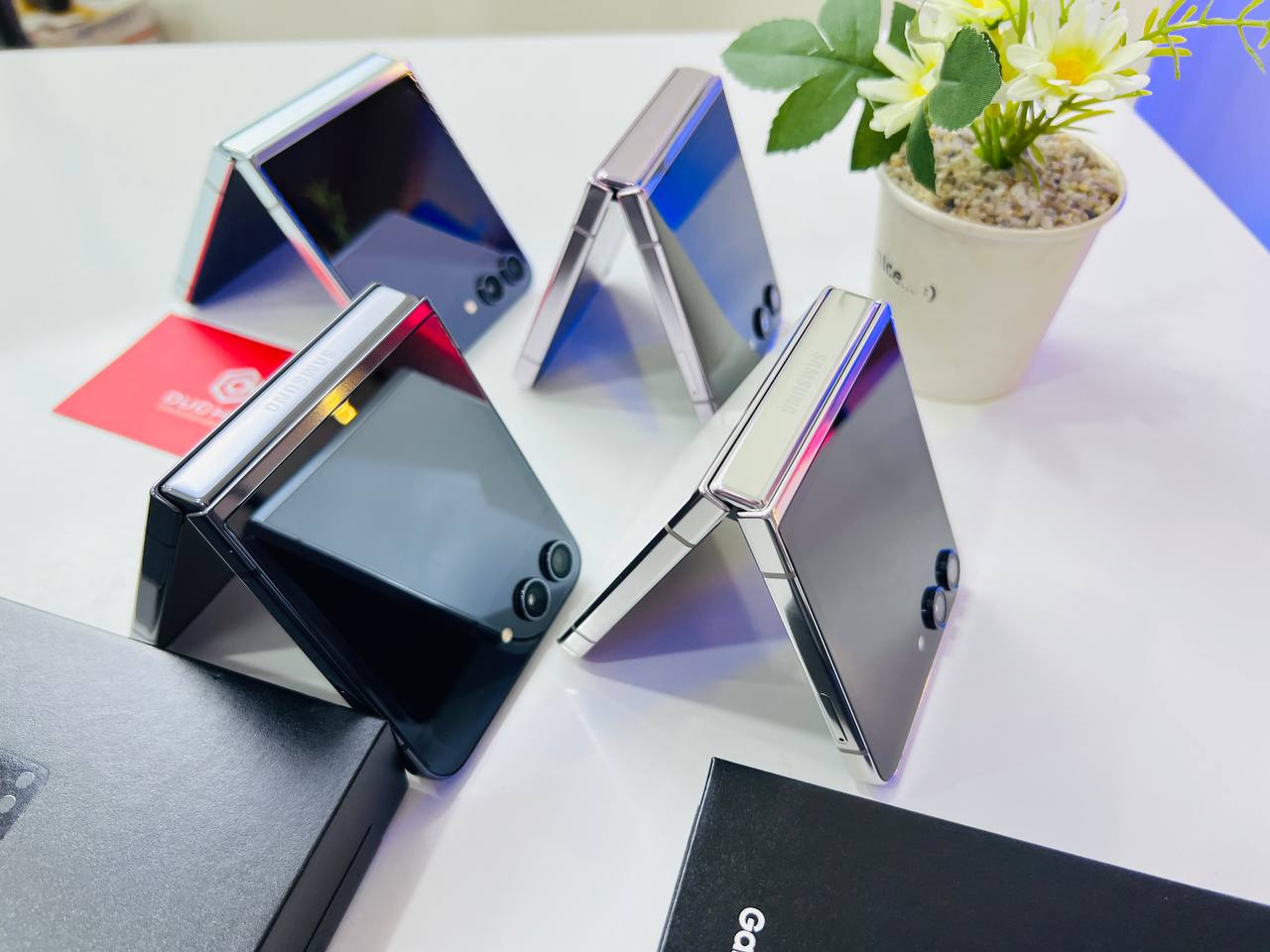 Camera Vuaboss đến từ Dubai Z Flip5 5G 
