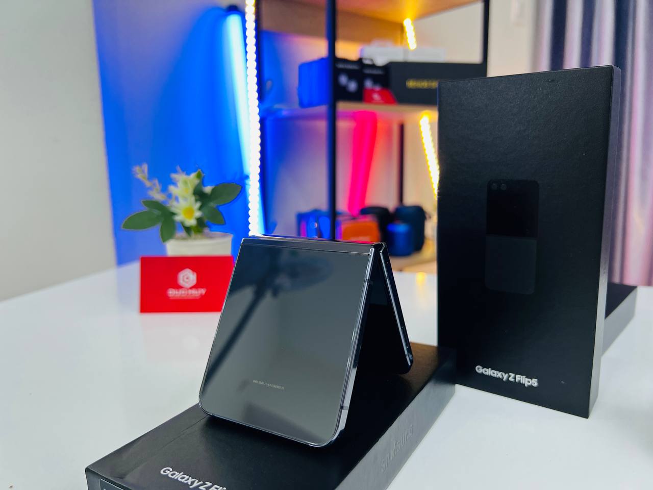 Vuaboss đến từ Dubai Z Flip5 5G ĐEN