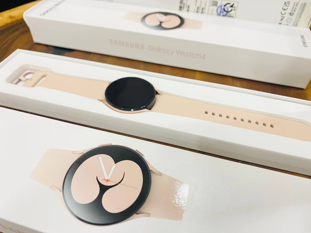 ngoại hình Galaxy Watch 4 40mm màu hồng