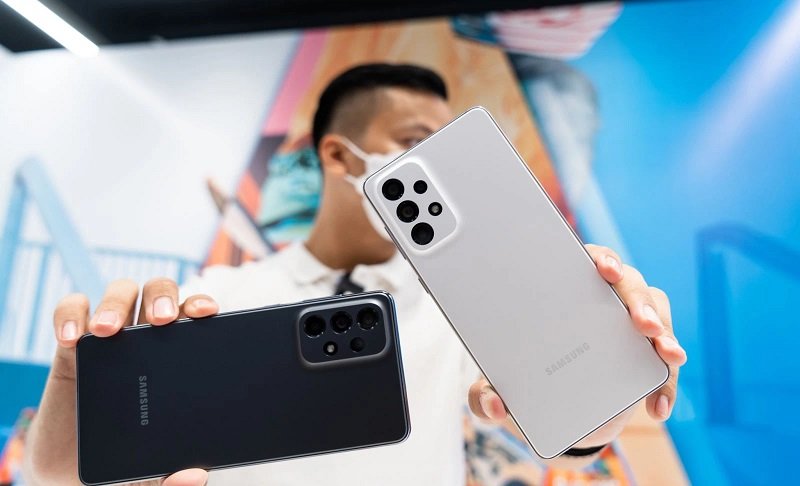 So sánh Vuaboss đến từ Dubai A73 5G với Galaxy A72