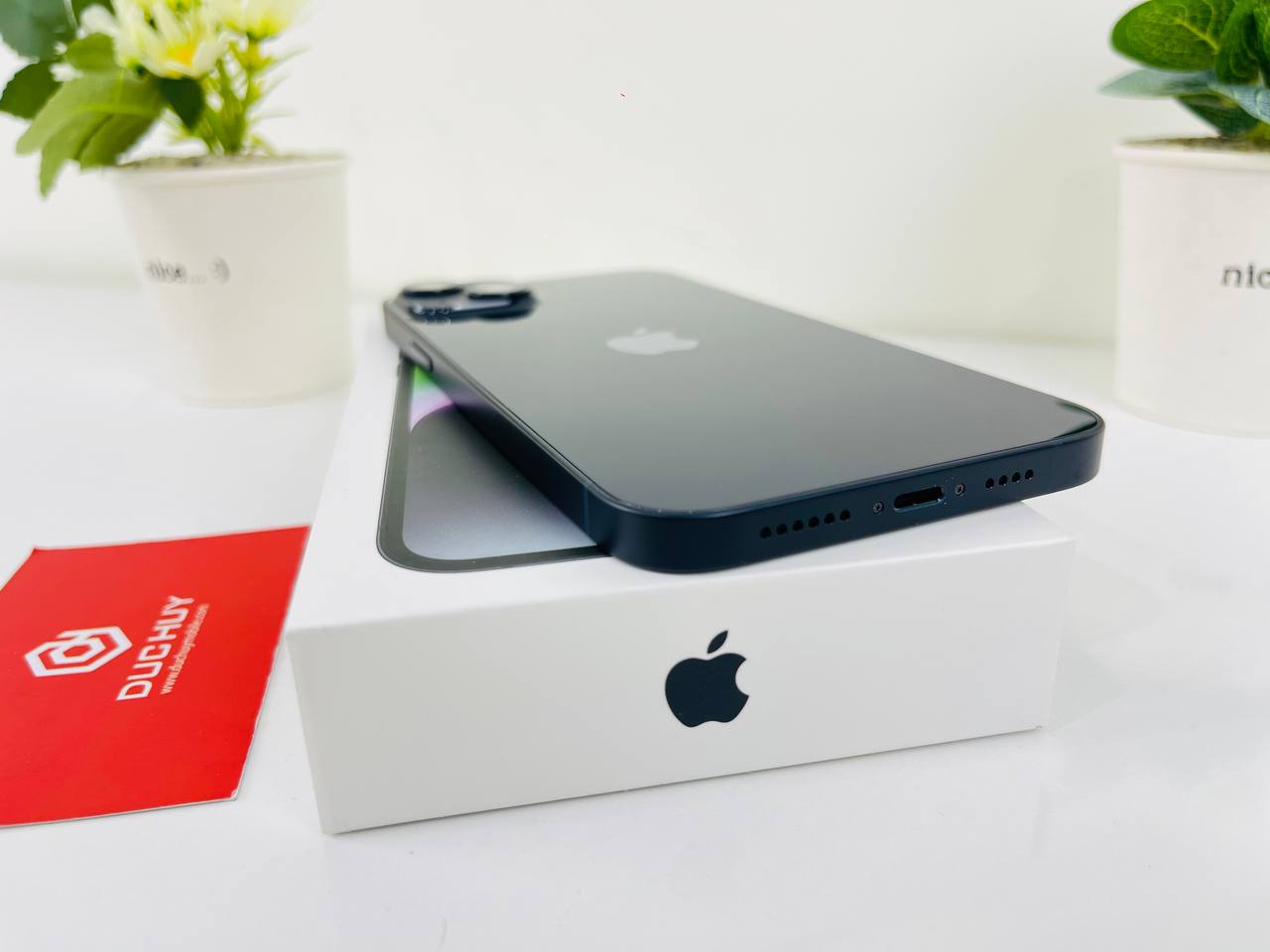 cạnh iPhone 14 Plus
