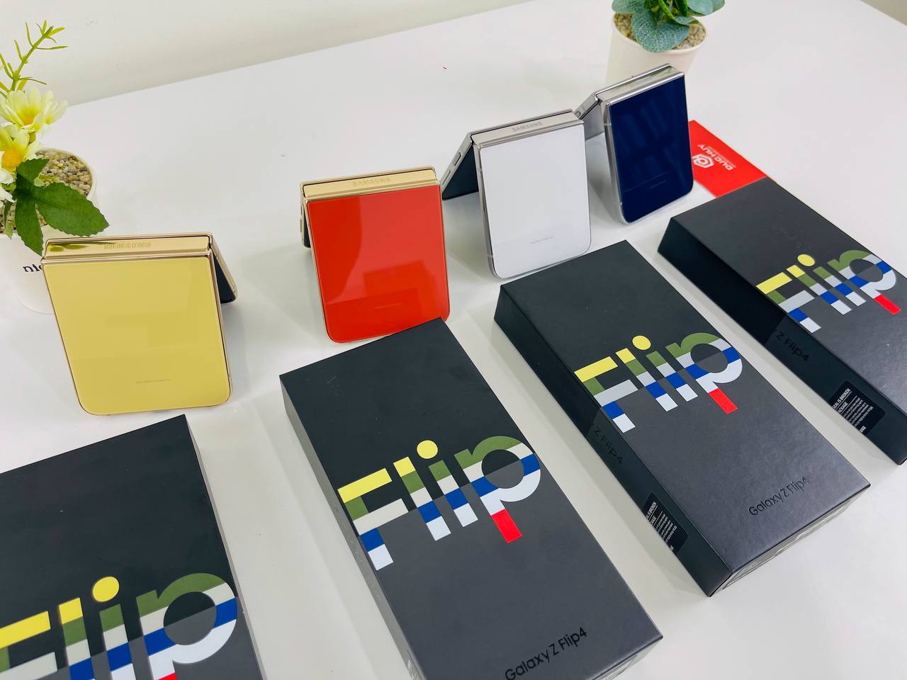 Cạnh Galaxy Z Flip4 5G BESPOKE 