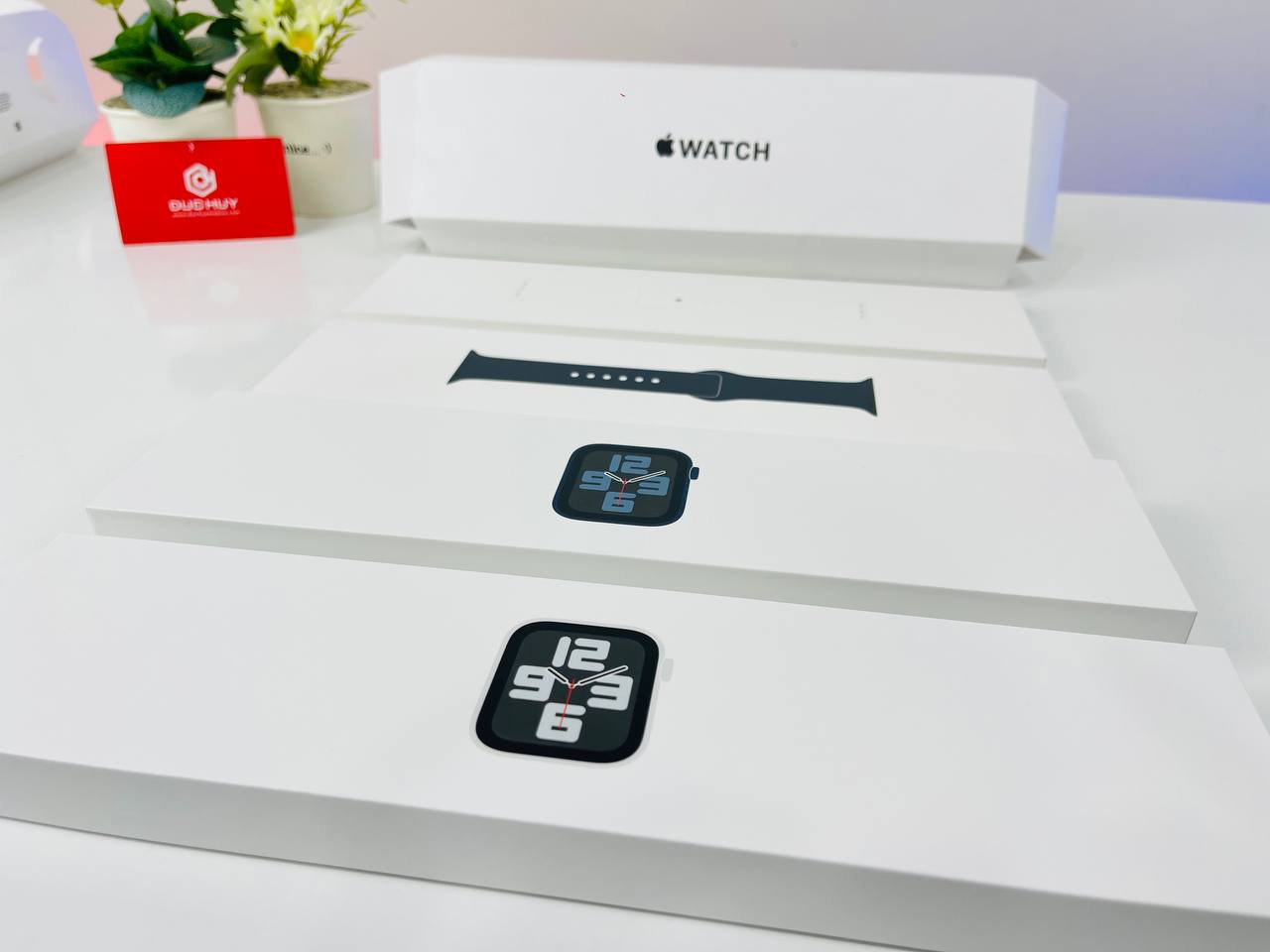 cận cảnh Apple Watch SE (2022) 