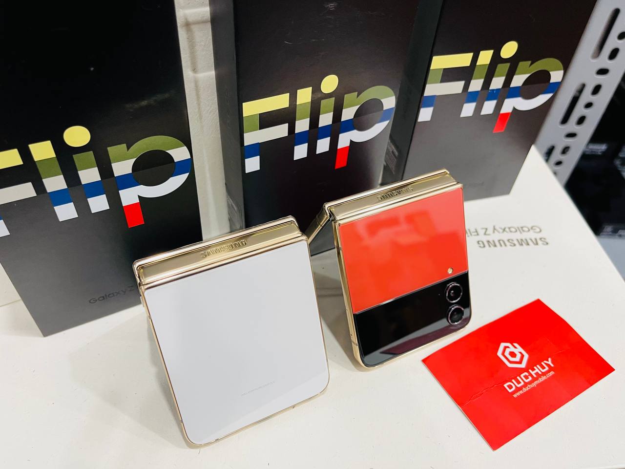 cạnh Galaxy Z Flip4 5G BESPOKE 