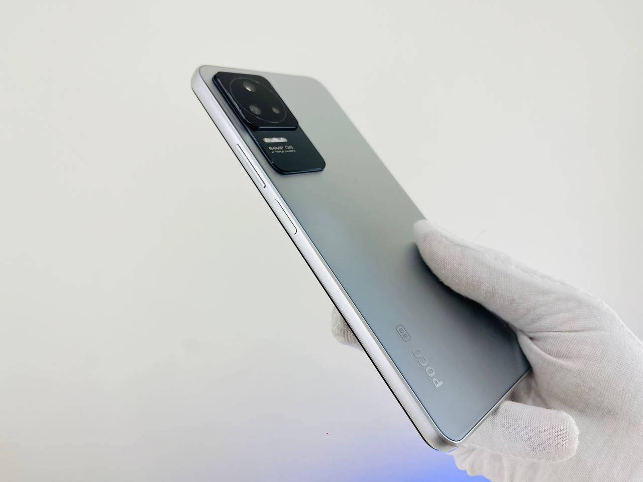 góc cạnh Poco F4 5G