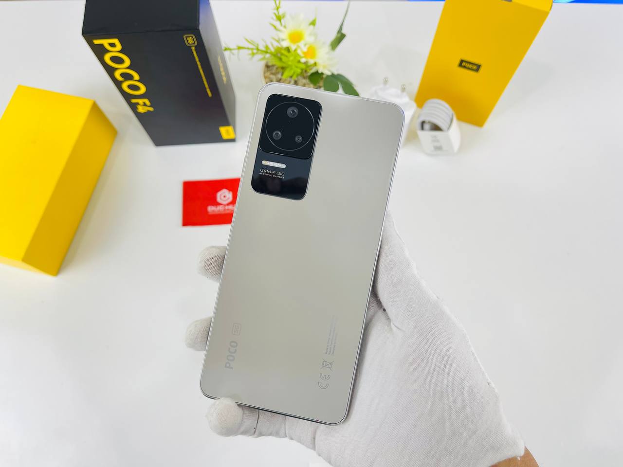 trên tay Poco F4 5G