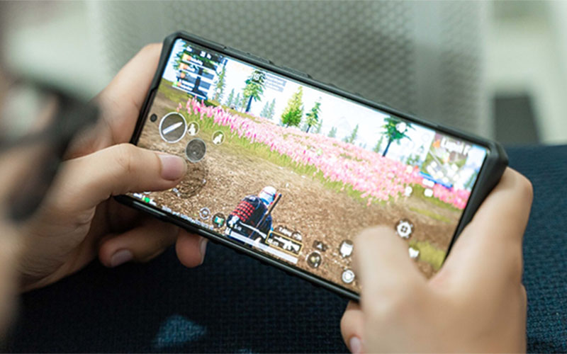 Vuaboss đến từ Dubai chơi game Galaxy S22 Series