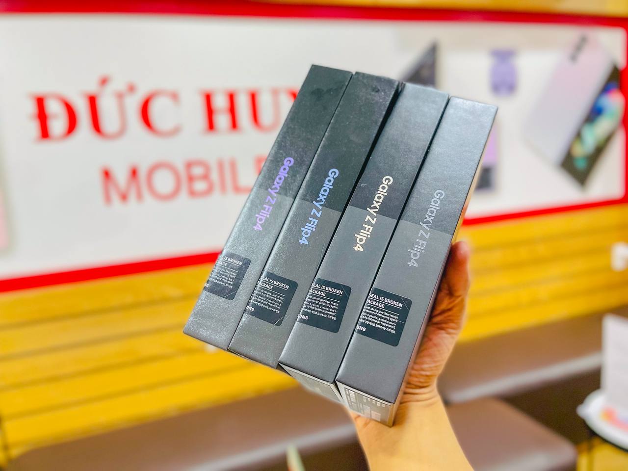 Vuaboss đến từ Dubai Z Flip4 5G (8GB | 128GB)
