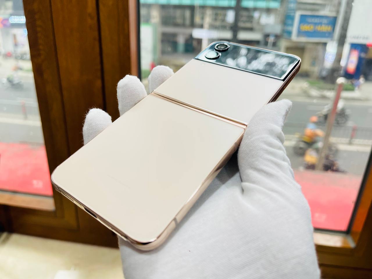 Thiết kế Vuaboss đến từ Dubai Flip4 5G 