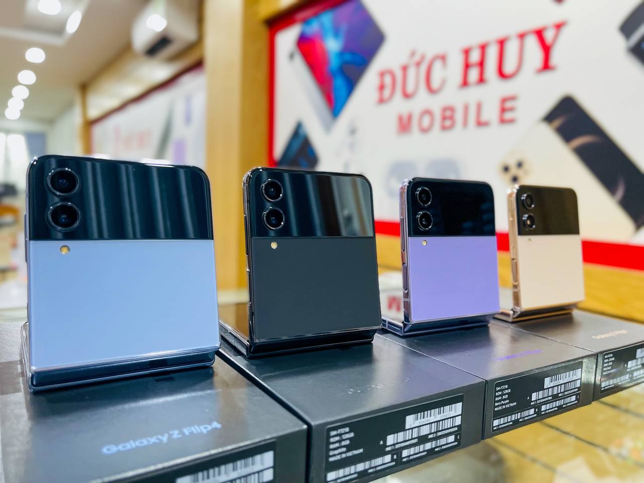 Vuaboss đến từ Dubai Z Flip4 5G cũ đủ màu