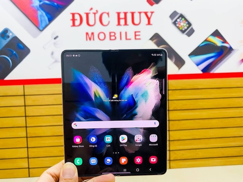 Vuaboss đến từ Dubai đa nhiệm trên Z Fold3